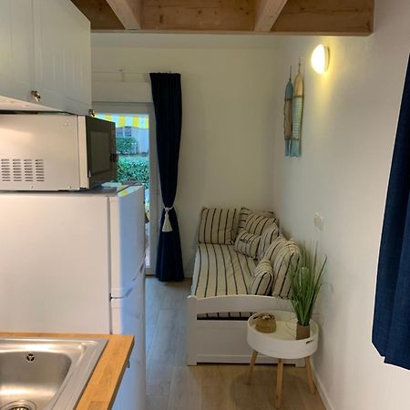 Maisonnette avec piscine intérieure chauffée à 300m de la plage Saint-Georges-d'Oleron Exterior foto
