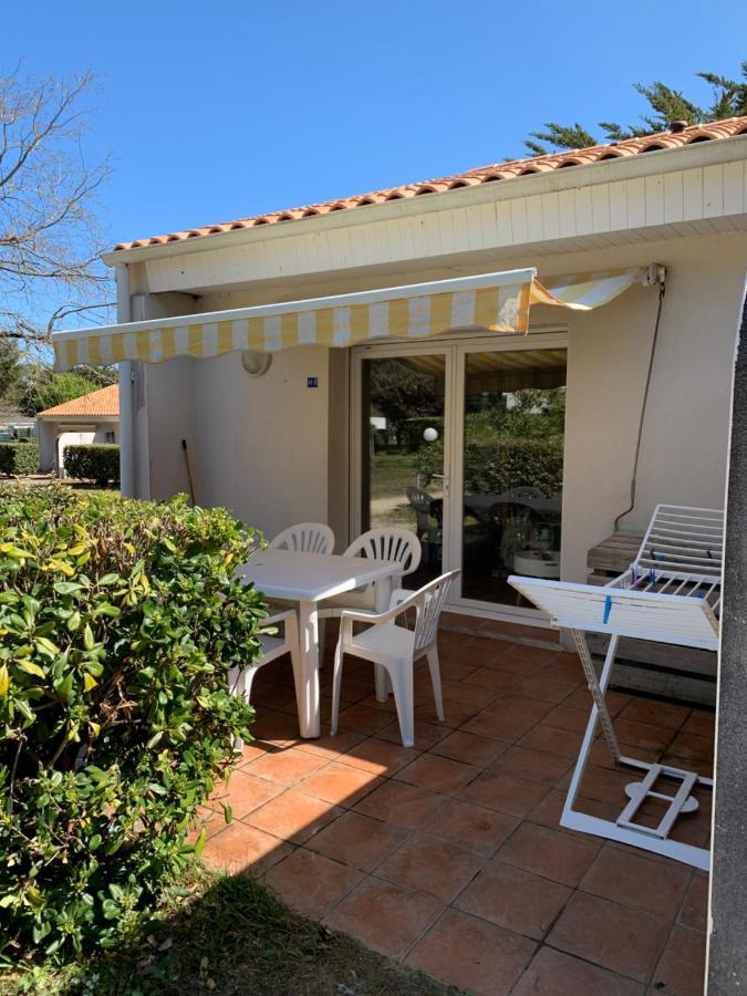 Maisonnette avec piscine intérieure chauffée à 300m de la plage Saint-Georges-d'Oleron Exterior foto
