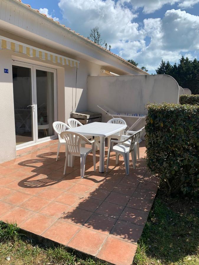 Maisonnette avec piscine intérieure chauffée à 300m de la plage Saint-Georges-d'Oleron Exterior foto