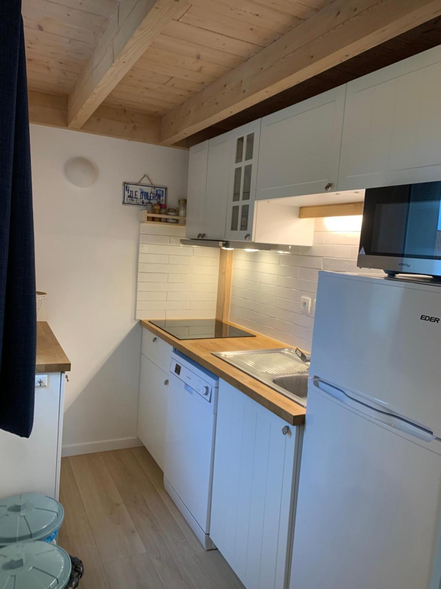 Maisonnette avec piscine intérieure chauffée à 300m de la plage Saint-Georges-d'Oleron Exterior foto